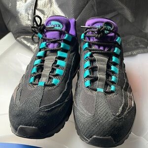 LIKE NEW Mens Black Nike Airmax size 12